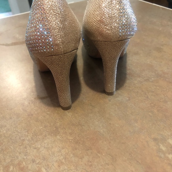 Agaci heels size 9 - Picture 3 of 3
